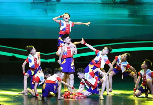 舞動紅領(lǐng)巾 少兒舞蹈展演攜手馬戲團，童心暢想美好未來
